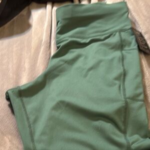 Green High-Waisted 7/8 plus size leggings M1